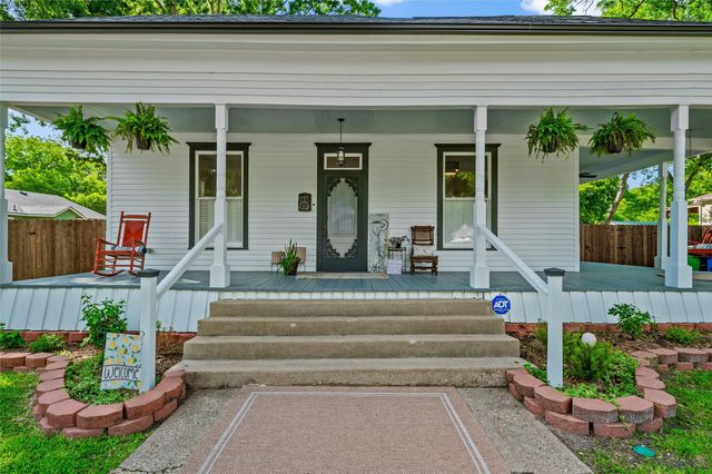 911 E Marvin Avenue, Waxahachie, TX 75165