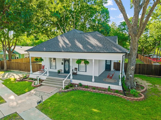 911 E Marvin Avenue, Waxahachie, TX 75165