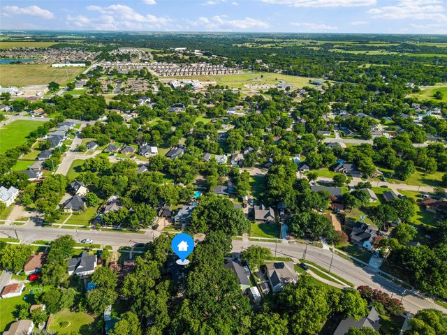 911 E Marvin Avenue, Waxahachie, TX 75165
