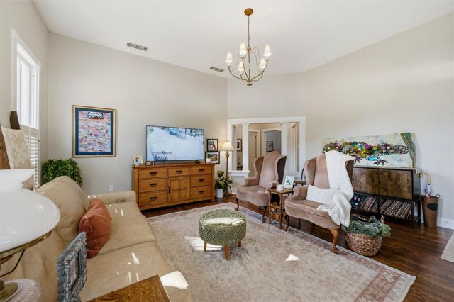 911 E Marvin Avenue, Waxahachie, TX 75165