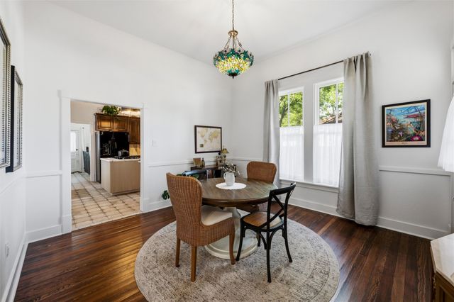 911 E Marvin Avenue, Waxahachie, TX 75165