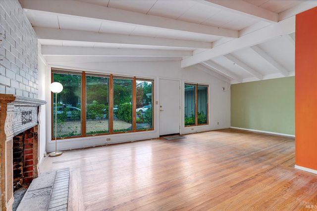 852 Austin Ave, Sonoma, CA 95476