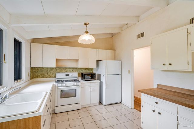 852 Austin Ave, Sonoma, CA 95476