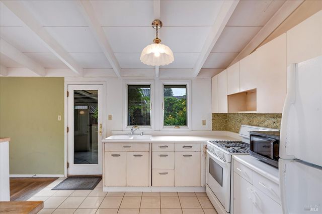 852 Austin Ave, Sonoma, CA 95476