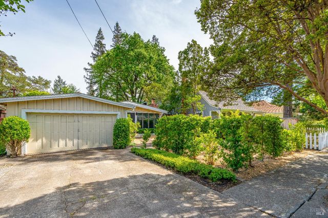 852 Austin Ave, Sonoma, CA 95476