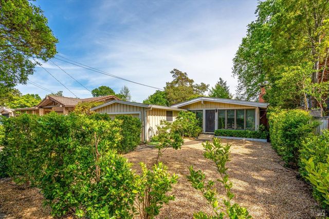 852 Austin Ave, Sonoma, CA 95476