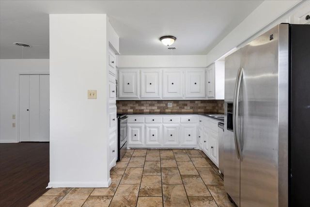 5 NW 57th St, Lawton, OK 73505