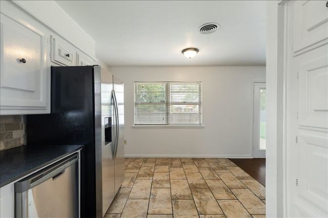 5 NW 57th St, Lawton, OK 73505