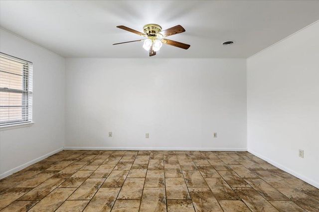 5 NW 57th St, Lawton, OK 73505