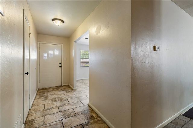 5 NW 57th St, Lawton, OK 73505