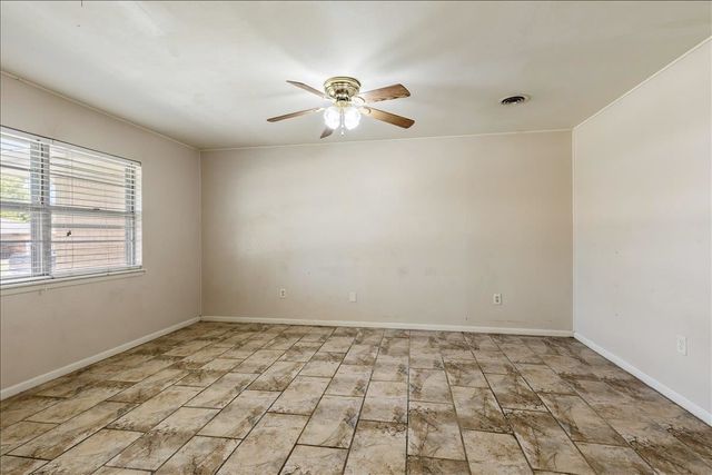 5 NW 57th St, Lawton, OK 73505