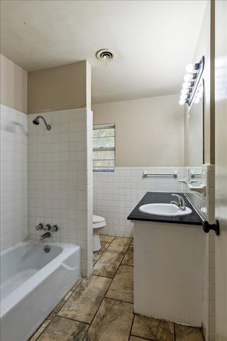 5 NW 57th St, Lawton, OK 73505