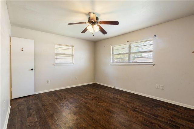 5 NW 57th St, Lawton, OK 73505