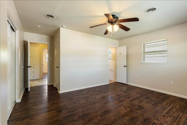 5 NW 57th St, Lawton, OK 73505