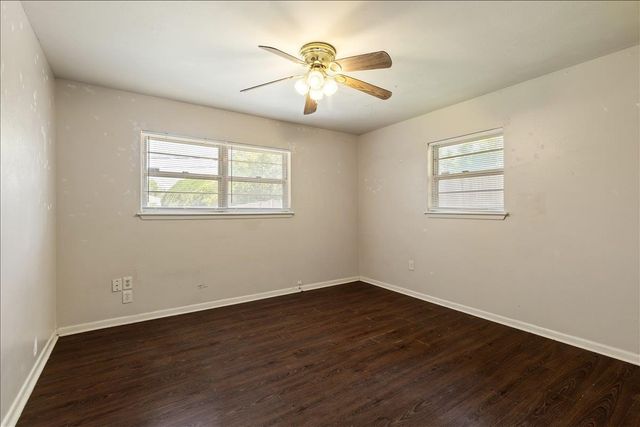 5 NW 57th St, Lawton, OK 73505