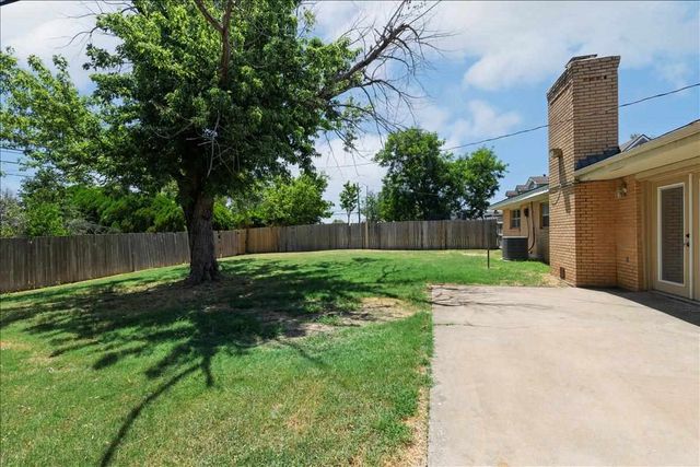 5 NW 57th St, Lawton, OK 73505