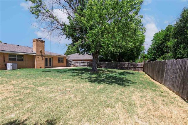 5 NW 57th St, Lawton, OK 73505