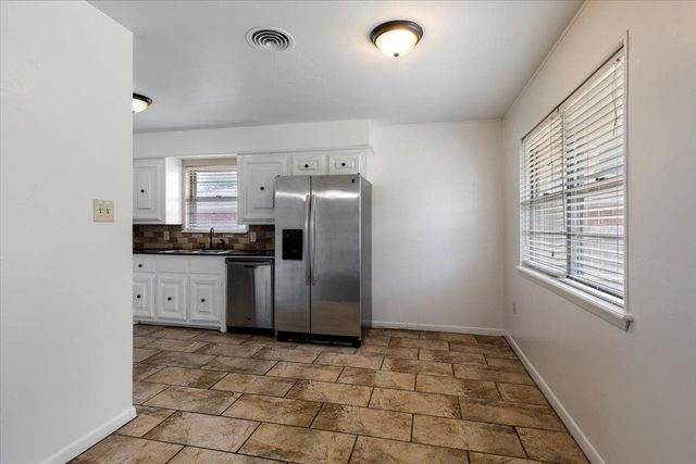 5 NW 57th St, Lawton, OK 73505