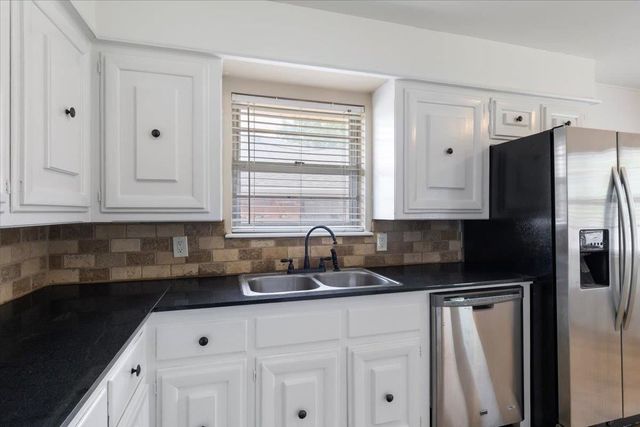 5 NW 57th St, Lawton, OK 73505