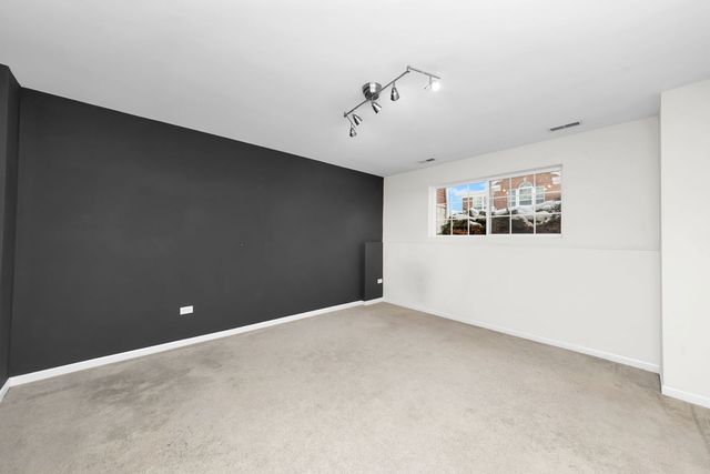 2525 Dunraven Avenue, Naperville, IL 60540