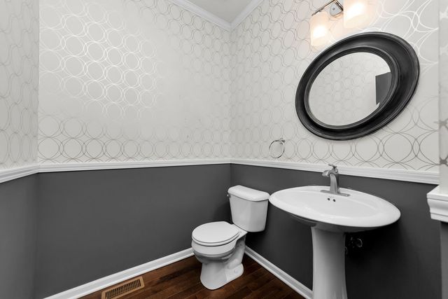 2525 Dunraven Avenue, Naperville, IL 60540