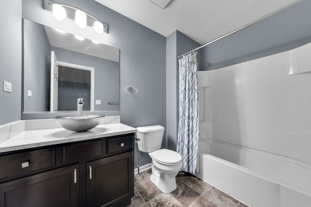 2525 Dunraven Avenue, Naperville, IL 60540