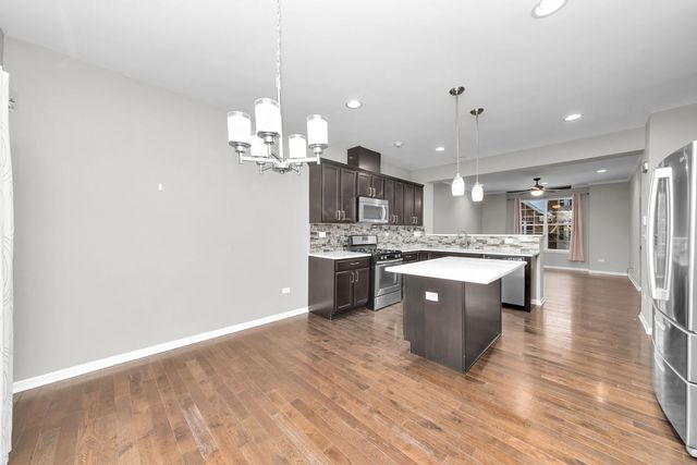 2525 Dunraven Avenue, Naperville, IL 60540