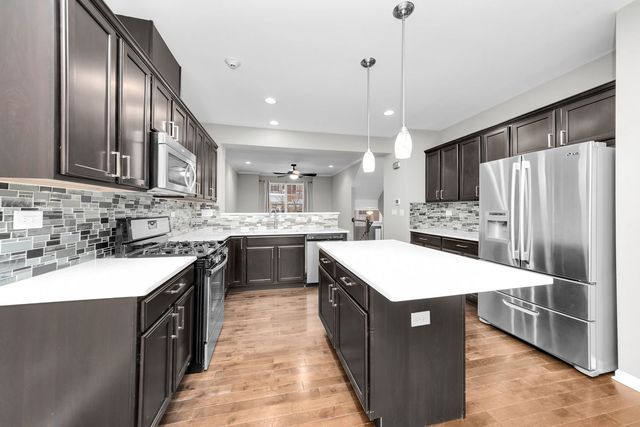 2525 Dunraven Avenue, Naperville, IL 60540