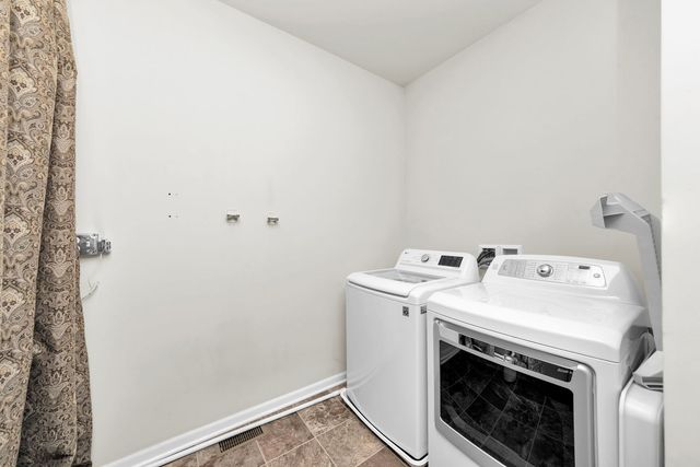 2525 Dunraven Avenue, Naperville, IL 60540