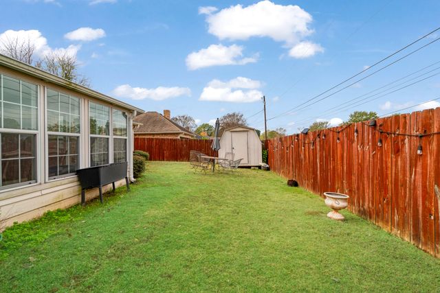 3035 Briarwood Drive, Paris, TX 75460