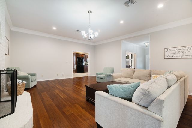 3035 Briarwood Drive, Paris, TX 75460