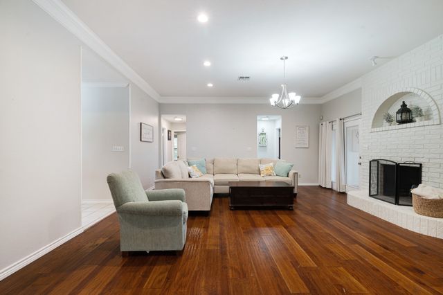 3035 Briarwood Drive, Paris, TX 75460