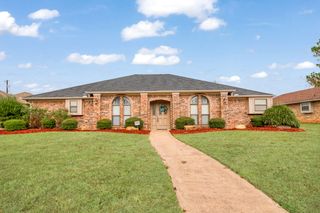 3035 Briarwood Drive, Paris, TX 75460