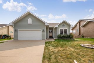 1413 EDINBOROUGH DR, Rapid City, SD 57702