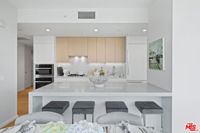 877 Francisco Street 2609, Los Angeles, CA 90017