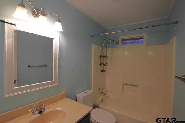 305 Lakeview St, Whitehouse, TX 75791