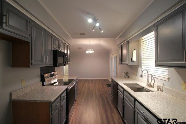 305 Lakeview St, Whitehouse, TX 75791