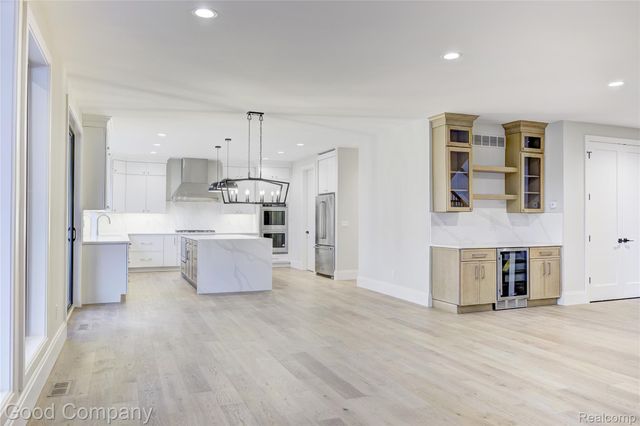 2533 N Vermont Avenue, Royal Oak, MI 48073