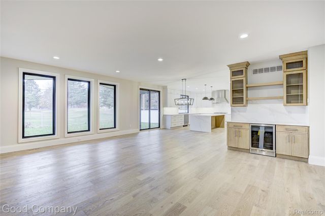 2533 N Vermont Avenue, Royal Oak, MI 48073