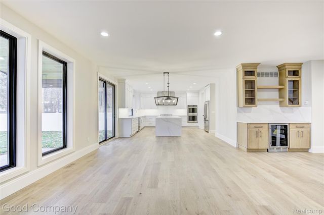 2533 N Vermont Avenue, Royal Oak, MI 48073