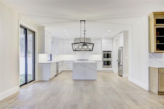 2533 N Vermont Avenue, Royal Oak, MI 48073