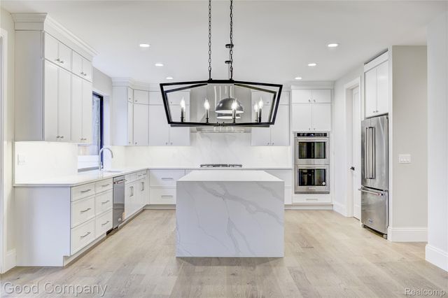 2533 N Vermont Avenue, Royal Oak, MI 48073