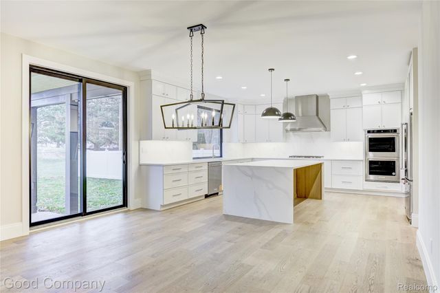 2533 N Vermont Avenue, Royal Oak, MI 48073