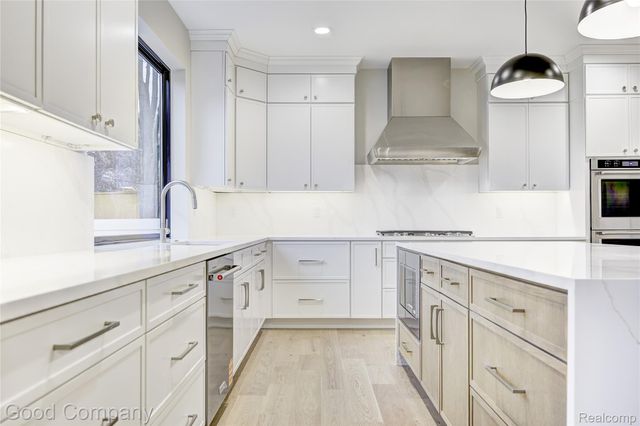 2533 N Vermont Avenue, Royal Oak, MI 48073