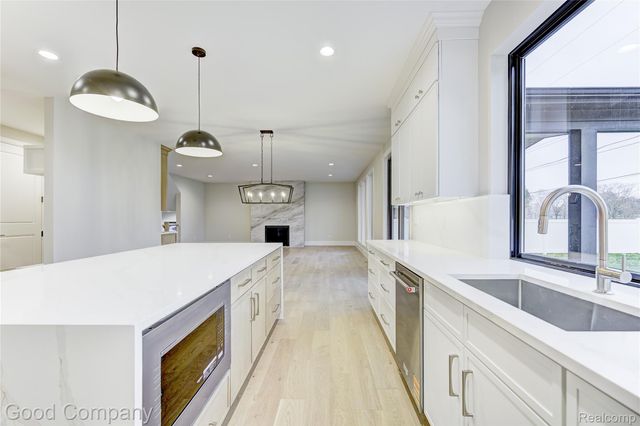 2533 N Vermont Avenue, Royal Oak, MI 48073