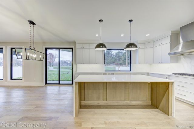 2533 N Vermont Avenue, Royal Oak, MI 48073