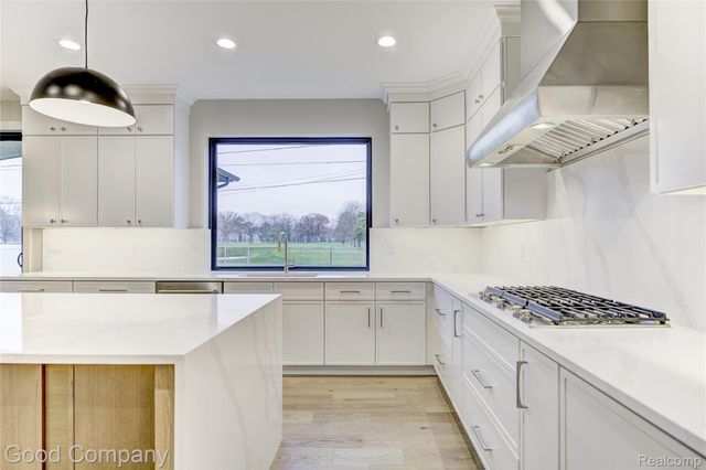 2533 N Vermont Avenue, Royal Oak, MI 48073