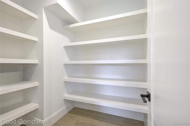 2533 N Vermont Avenue, Royal Oak, MI 48073