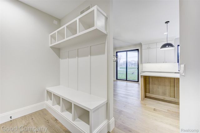 2533 N Vermont Avenue, Royal Oak, MI 48073