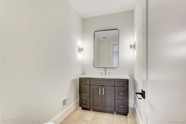 2533 N Vermont Avenue, Royal Oak, MI 48073